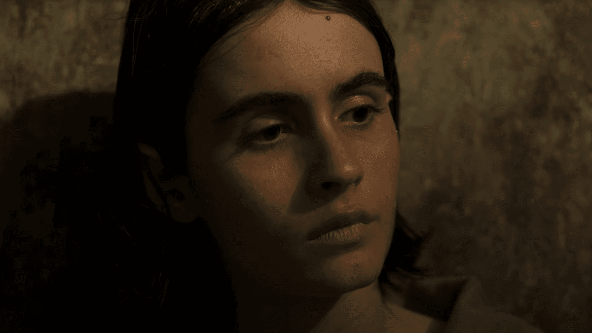 “O Mensageiro”: Valentina Herszage vive presa política em filme de Lúcia Murat