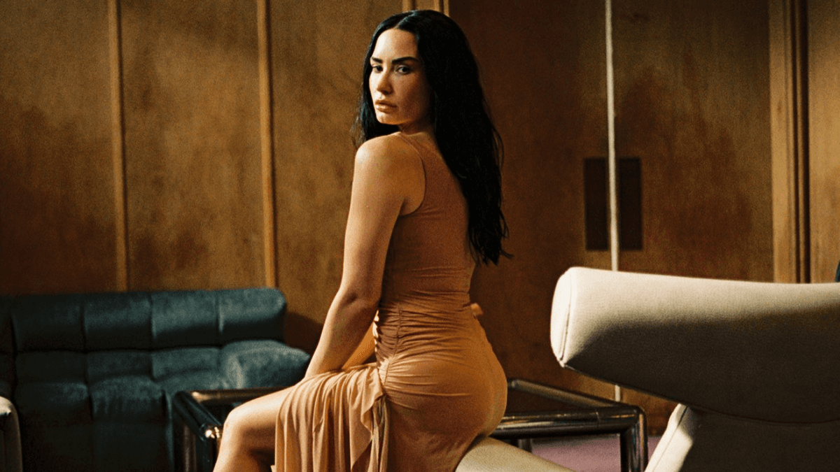 Demi Lovato lança seu nono álbum de estúdio “It’s Not That Deep”