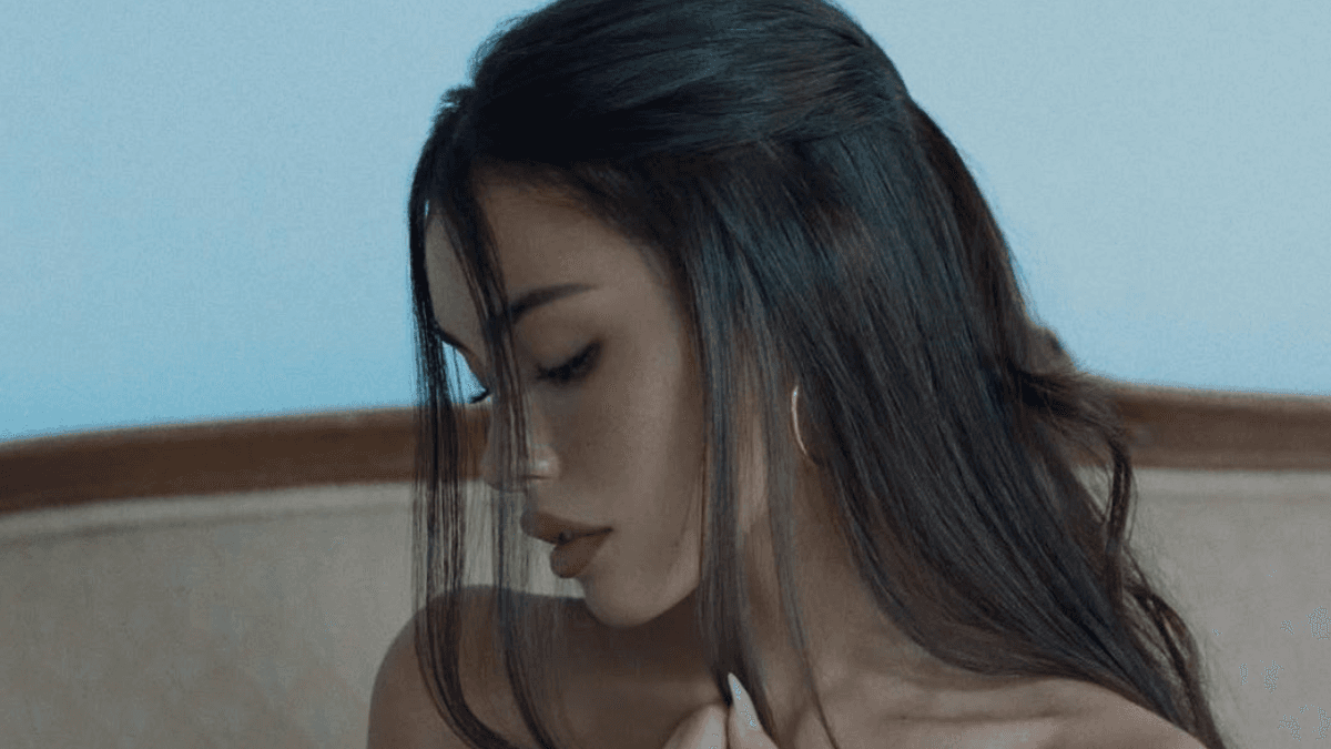 Madison Beer lança o álbum “locket” e celebra nova fase com clipe de “bad enough”