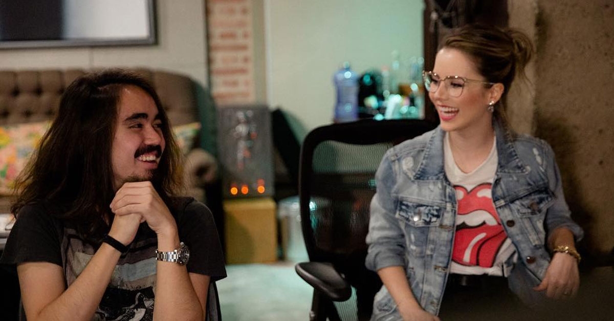 Sandy grava com o guitarrista Mateus Asato no novo episódio de “Noz Voz Eles”