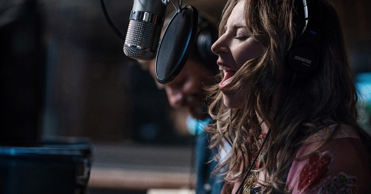 Lady Gaga estreia clipe de “Look What I Found”, da trilha sonora de Nasce Uma Estrela