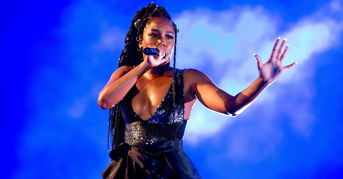 Lollapalooza anuncia IZA como atração