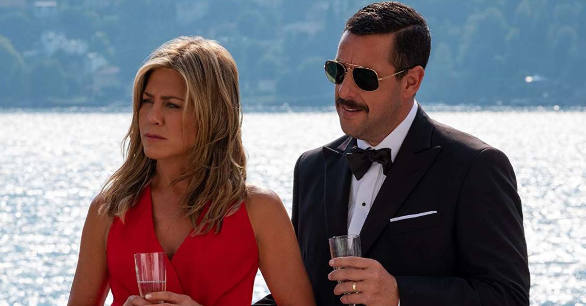 Primeiras fotos de “Murder Mistery”, filme da Netflix com Adam Sandler e Jennifer Aniston são divulgadas