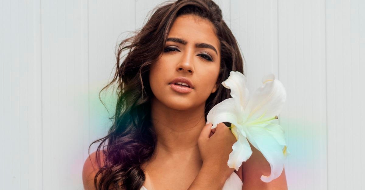 Julia Joia lança clipe do single Íris, que dará nome ao novo EP