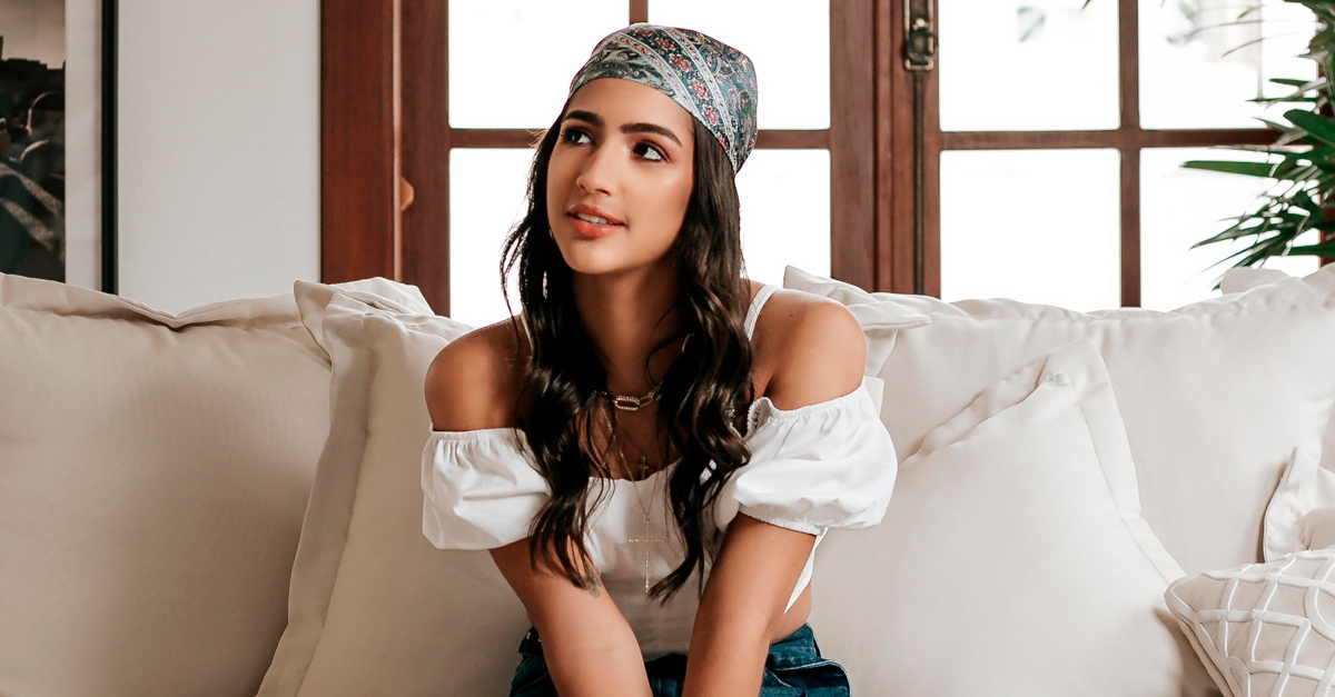 Julia Joia lança mashup com músicas de Manu Gavassi e Giulia Be