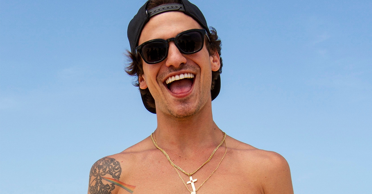 No ar em “De Férias com o Ex”, IGOR assina com a Sony Music e anuncia single; confira!