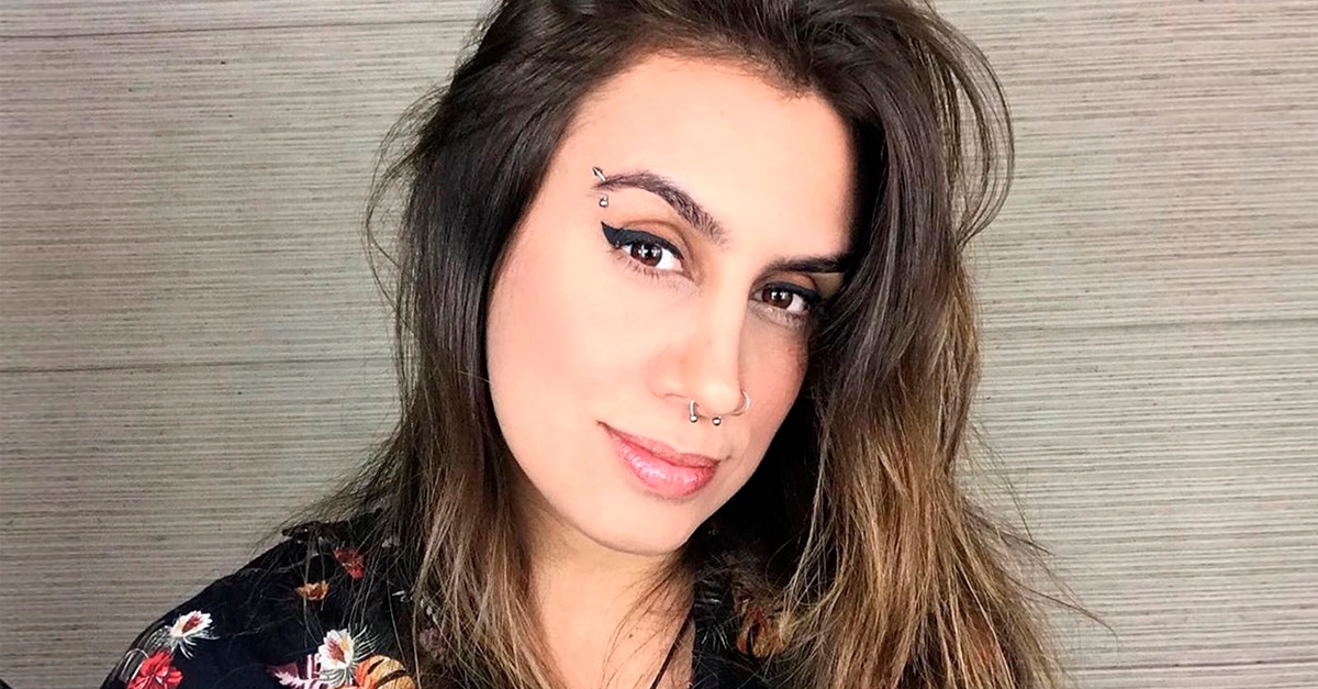 Entrevista | Thícia lança medley com grandes composições: “Me fez viajar no tempo”