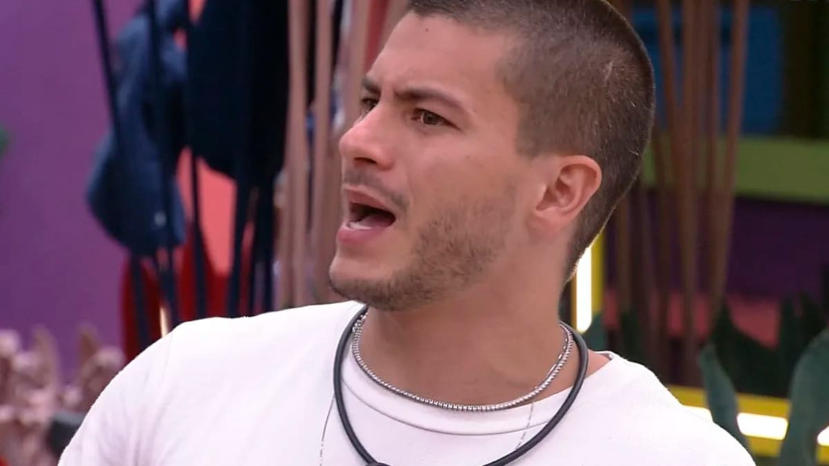 BBB22: Arthur Aguiar chama atenção dos brothers: “Não é colônia de férias”