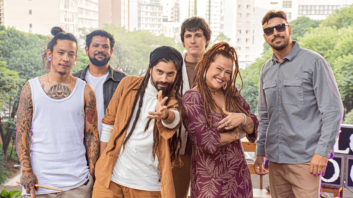 Bloco do Caos exalta as mulheres do reggae e lança DVD Acústico repleto de participações