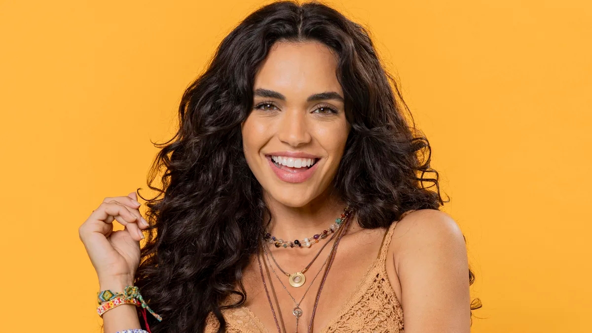 Giovana Cordeiro vive primeira protagonista da carreira em “Fuzuê” e comenta sobre Luna: “Apaixonante”