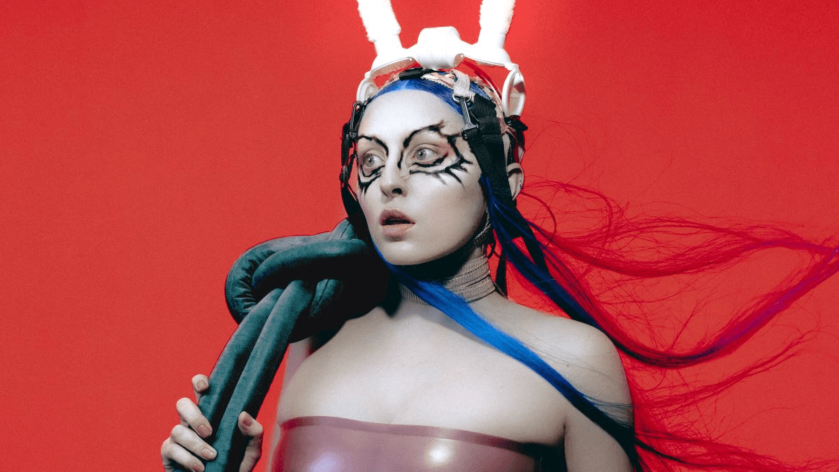 Ashnikko adia shows no Brasil para outubro; veja as novas datas