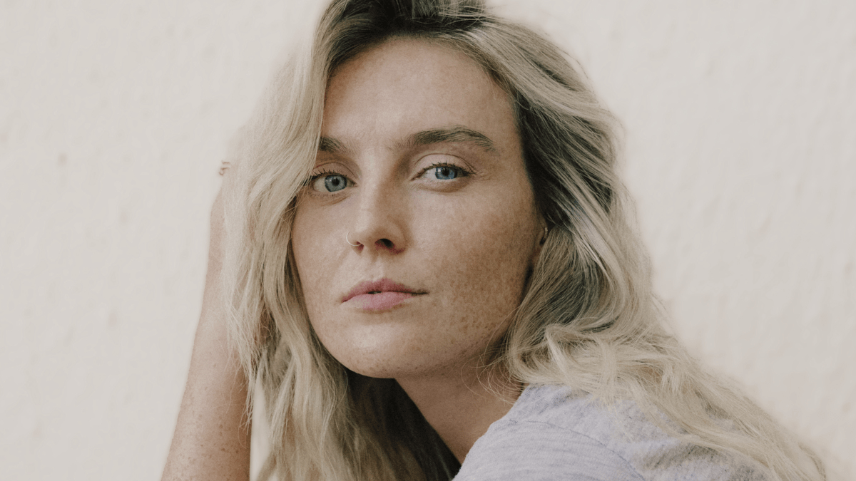 Perrie dá início à carreira solo com “Forget About Us”