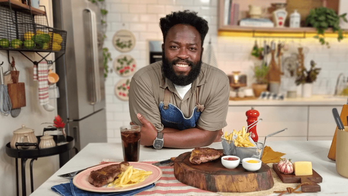 Douglas Silva ensina receita para um almoço perfeito de Dia dos Pais