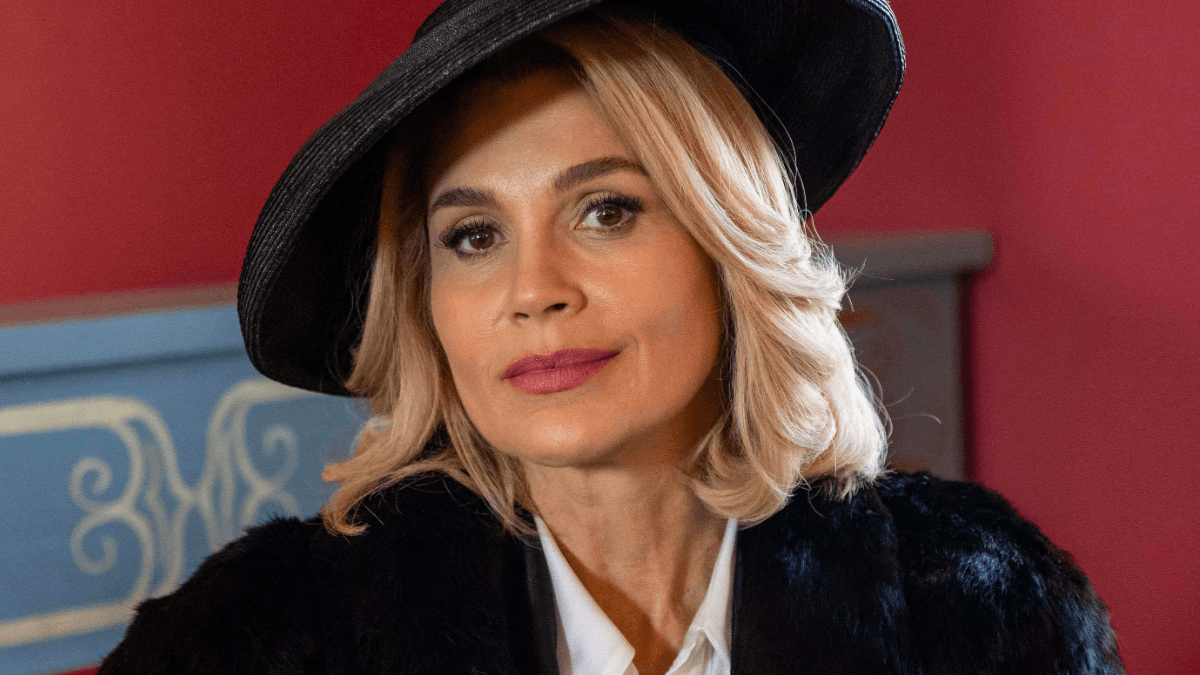 Flávia Alessandra retorna como Sandra em “Êta Mundo Melhor!” e promete agitar a novela: “Vai ser uma loucura”